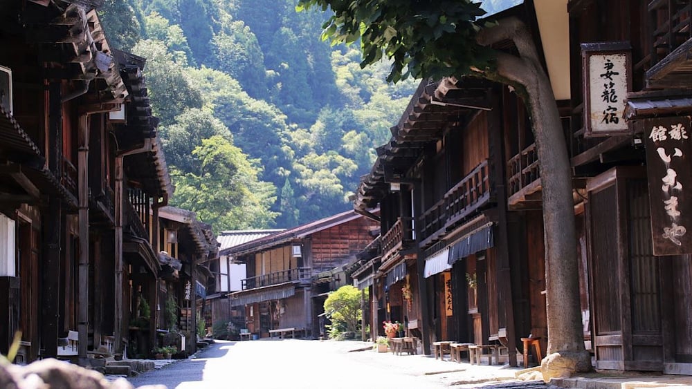 版画の美術館・宿場町風景・中山道の宿場町風景・馬籠宿・上但馬屋・柏屋・妻籠郵便局・松代屋・作者は不詳・版画十種類です - 美術品